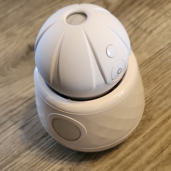 Ona Diamond Facial Brush With UV Sanitizer By Tao Clean - Picture 3 of 12